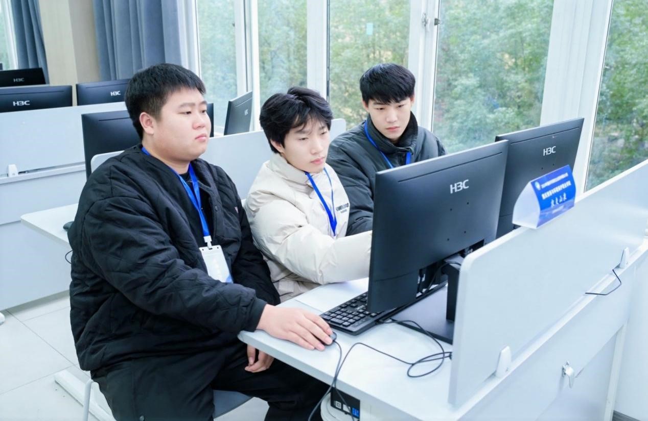 图三：公司参赛选手竞赛现场.jpg