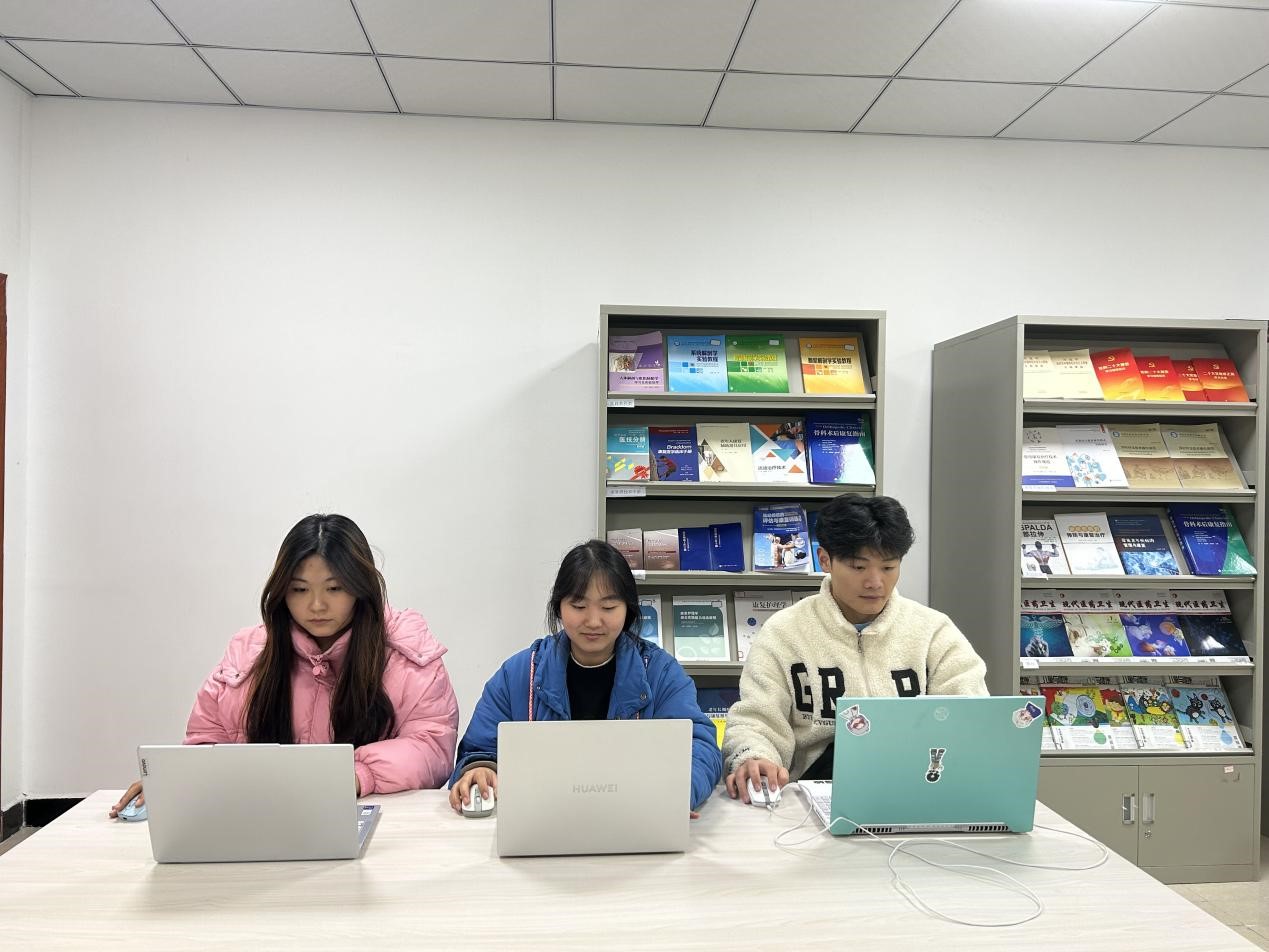 1.比赛中的选手.jpg